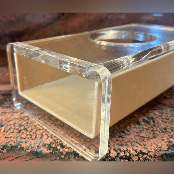 Vintage - MCM Lucite Tissue Box by L & R Enterprises, CA - Picture 3 of 6